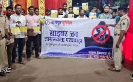 साईबर जन जागरूकता पखवाड़ा’ रायपुर में पुलिस-हैल्पिंग हैंड ऑनलाइन फ्रॉड से बचने उपाय बता रही पुलिस