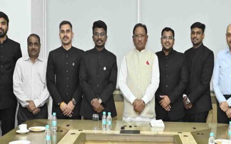 IAS 2024 बैच के प्रशिक्षु अधिकारियों ने सीएम विष्णुदेव साय से की मुलाकात